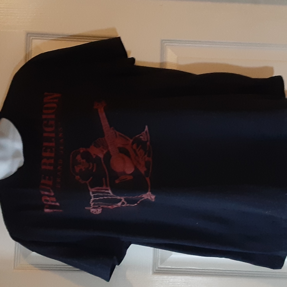 TRUE RELIGION BLACK TEE SHIRT WITH RED WRITING, SIZE LARGE UNISEX - Picture 2 of 5